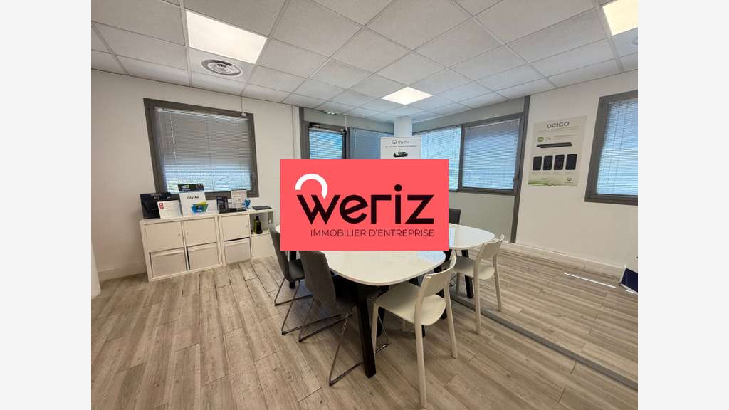 Bureaux de 322 m² non divisibles à Louer à AIX EN