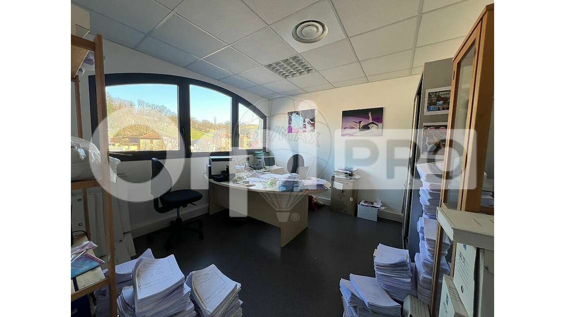 A louer bureaux 72m² R+1 avec parking à Légny