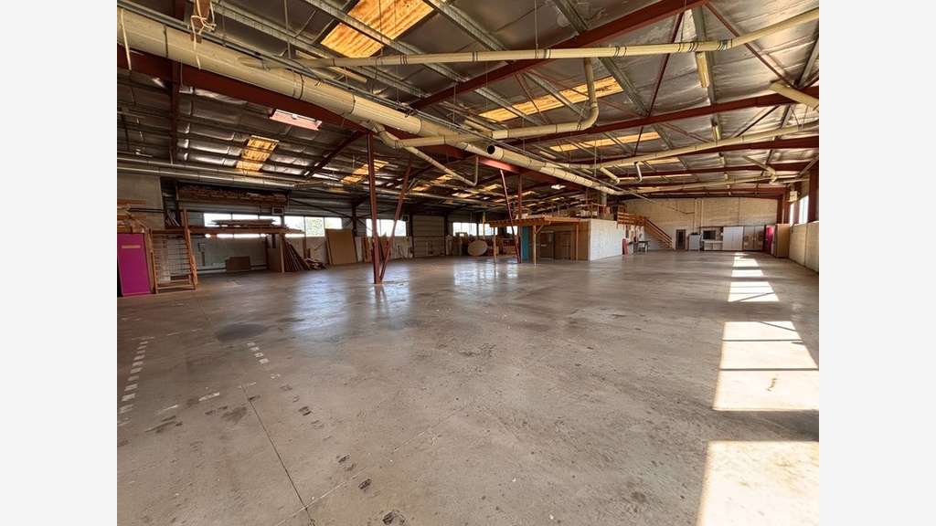 Bâtiment d'activité à louer 1991m² à Lentilly A89
