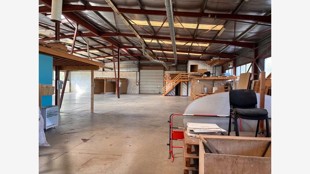 Bâtiment d'activité à louer 1991m² à Lentilly A89
