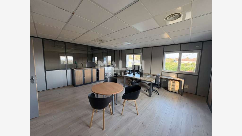 Bureau tout équipé et climatisé à louer à Lentilly