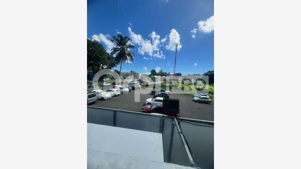 A louer 160m² de bureaux en R+1 au Raizet
