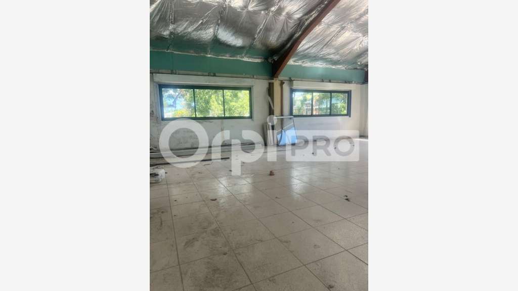 A louer 160m² de bureaux en R+1 au Raizet