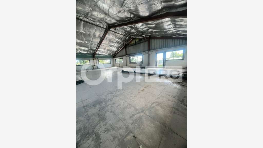 A louer 160m² de bureaux en R+1 au Raizet