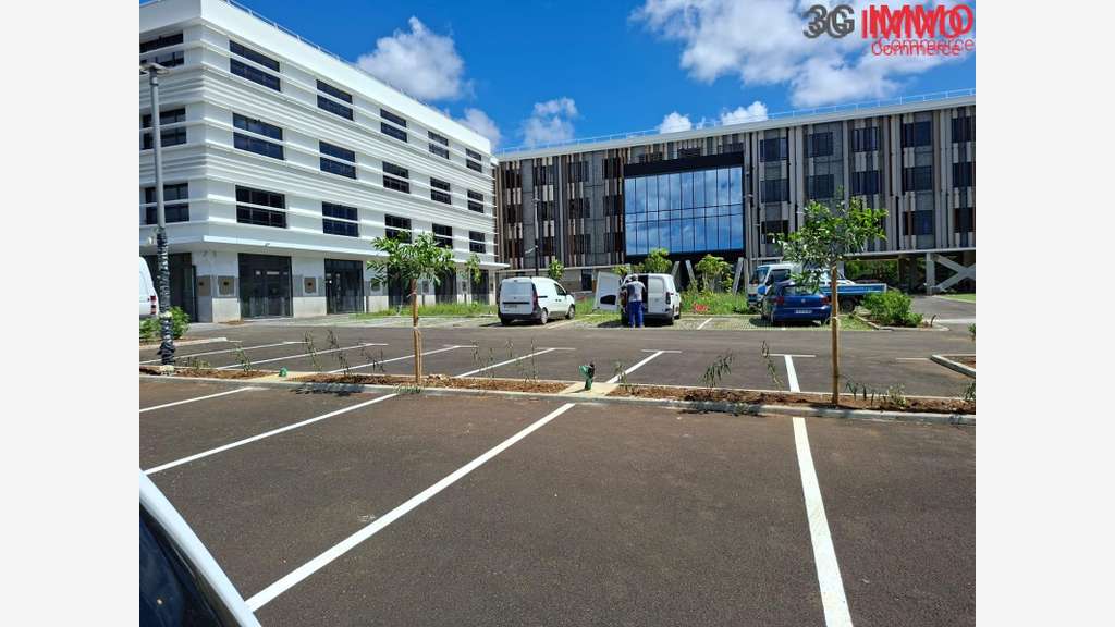 A louer local professionnel 81m² RDC aux Abymes