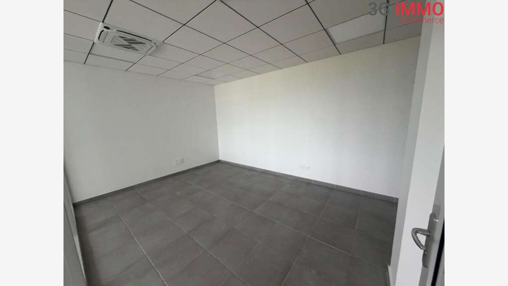 A louer local professionnel 81m² RDC aux Abymes