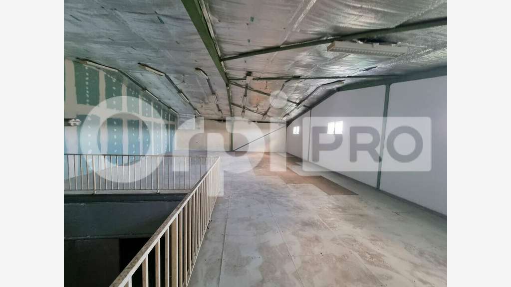 A louer entrepôt 400m² sur 2 niveaux aux Abymes