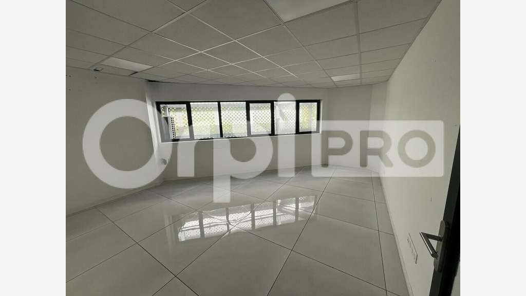A louer magnifiques bureaux 80m² aux Abymes