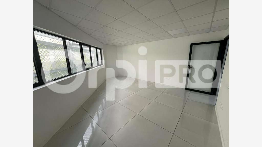A louer magnifiques bureaux 80m² aux Abymes
