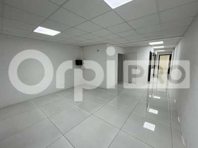 A louer entrepôt 400m² sur 2 niveaux aux Abymes