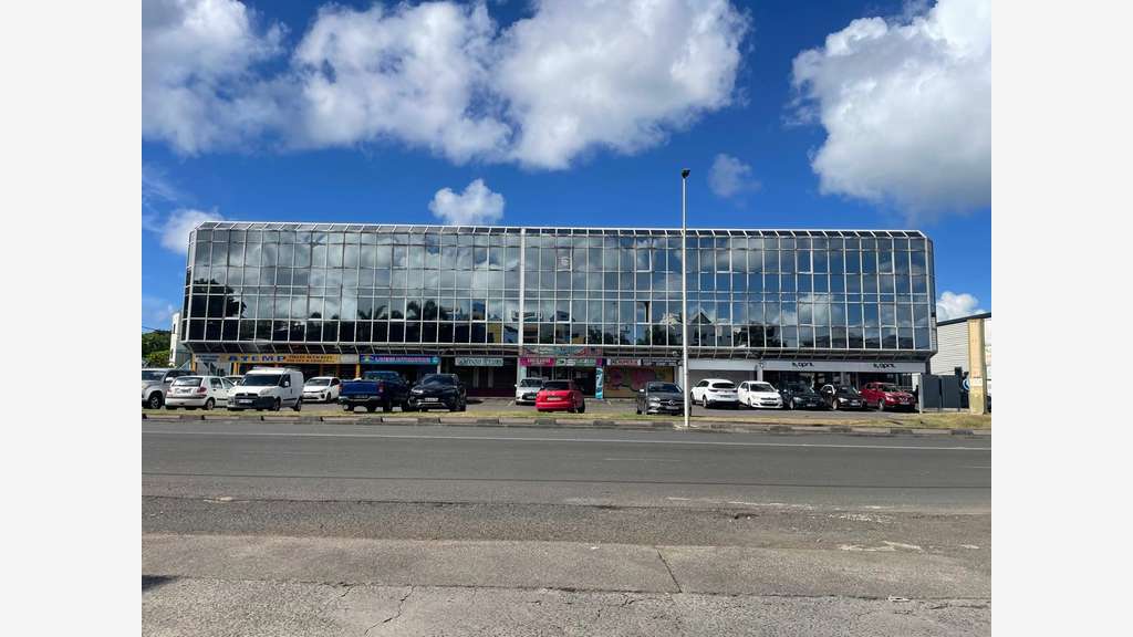 A louer bureaux rénovés 97,77m² Grand Camp