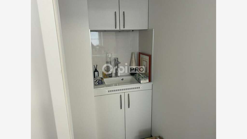 Bureau de 14m² + parking à louer aux Chères 69380