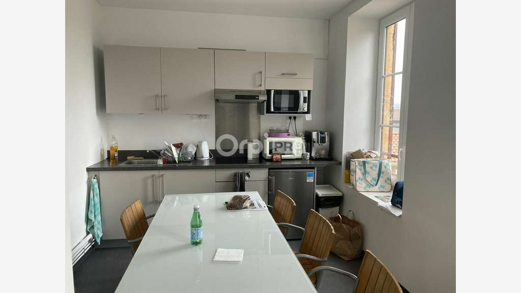 Bureau de 14m² + parking à louer aux Chères 69380
