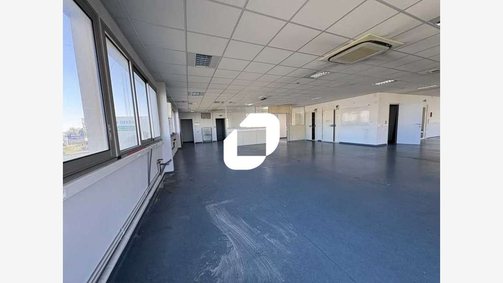 A louer Bureaux 523m² Les clayes sous bois
