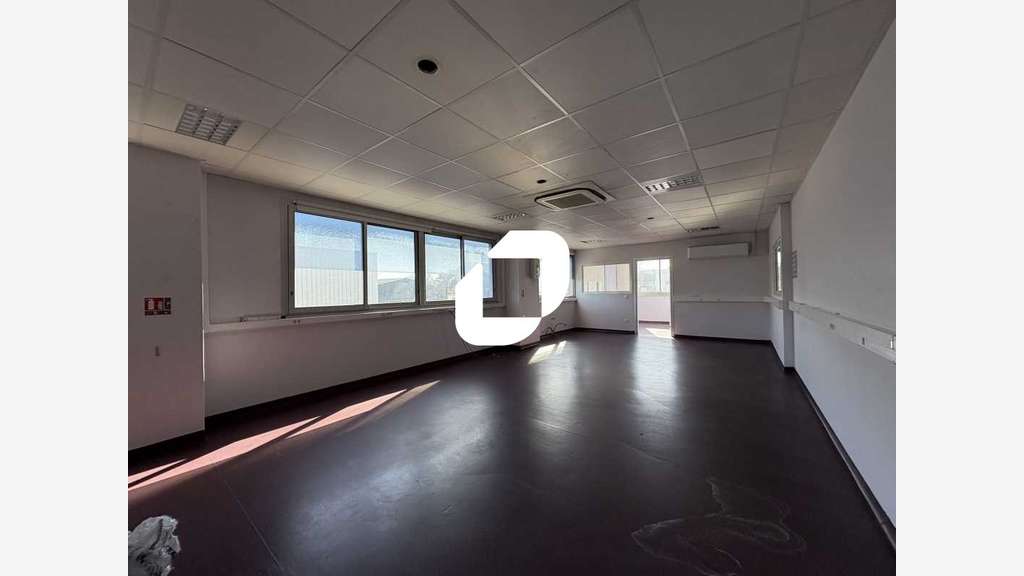 A louer Bureaux 523m² Les clayes sous bois