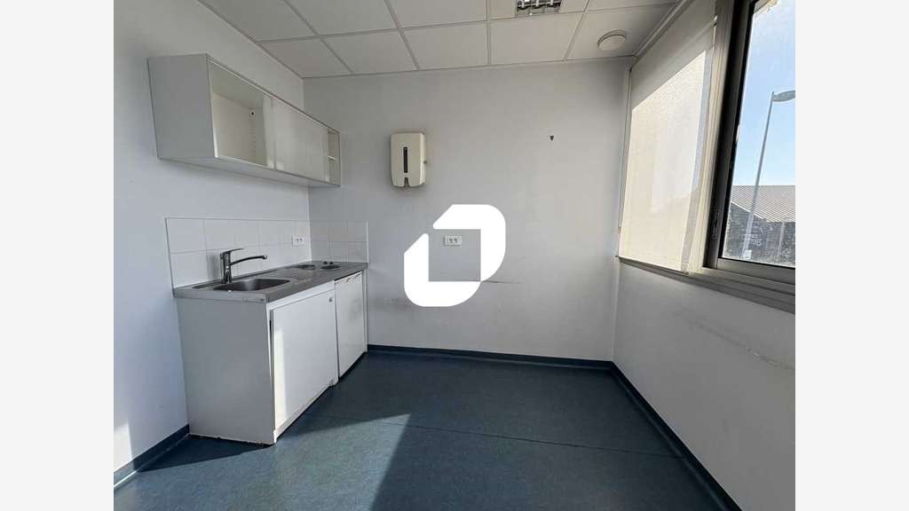 A louer Bureaux 523m² Les clayes sous bois