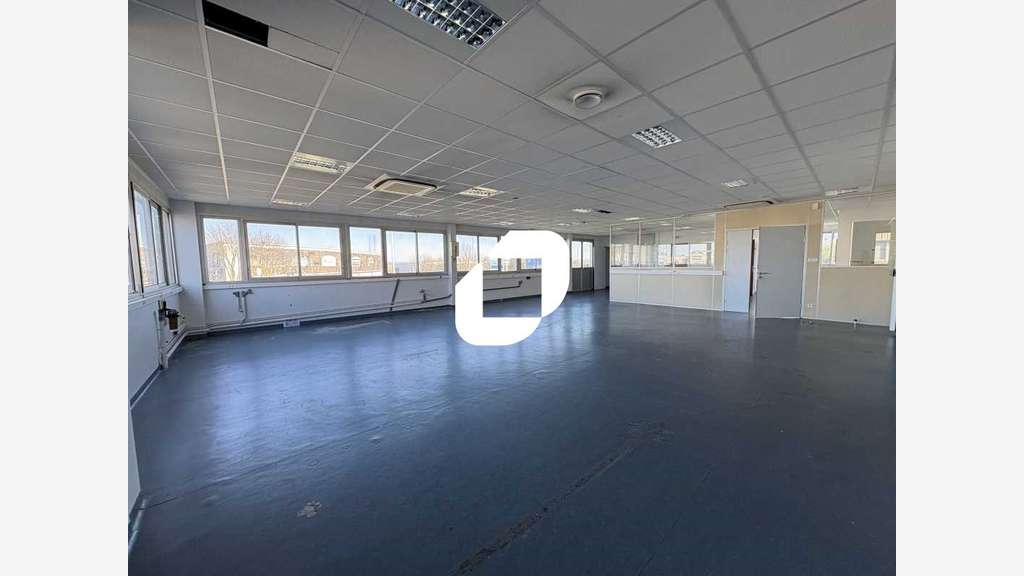 A louer Bureaux 523m² Les clayes sous bois