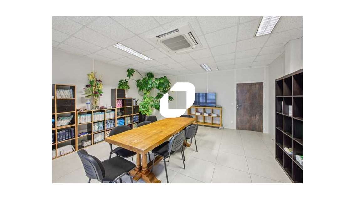 A louer Bureaux 143m² Les essarts le roi