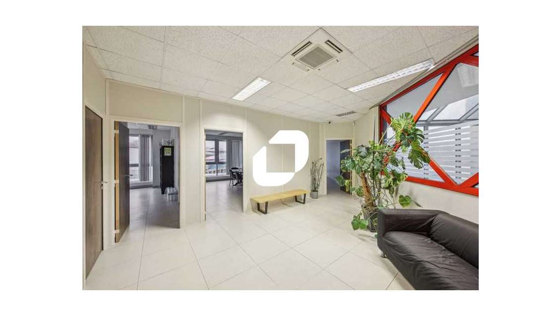 A louer Bureaux 122m² Les essarts le roi