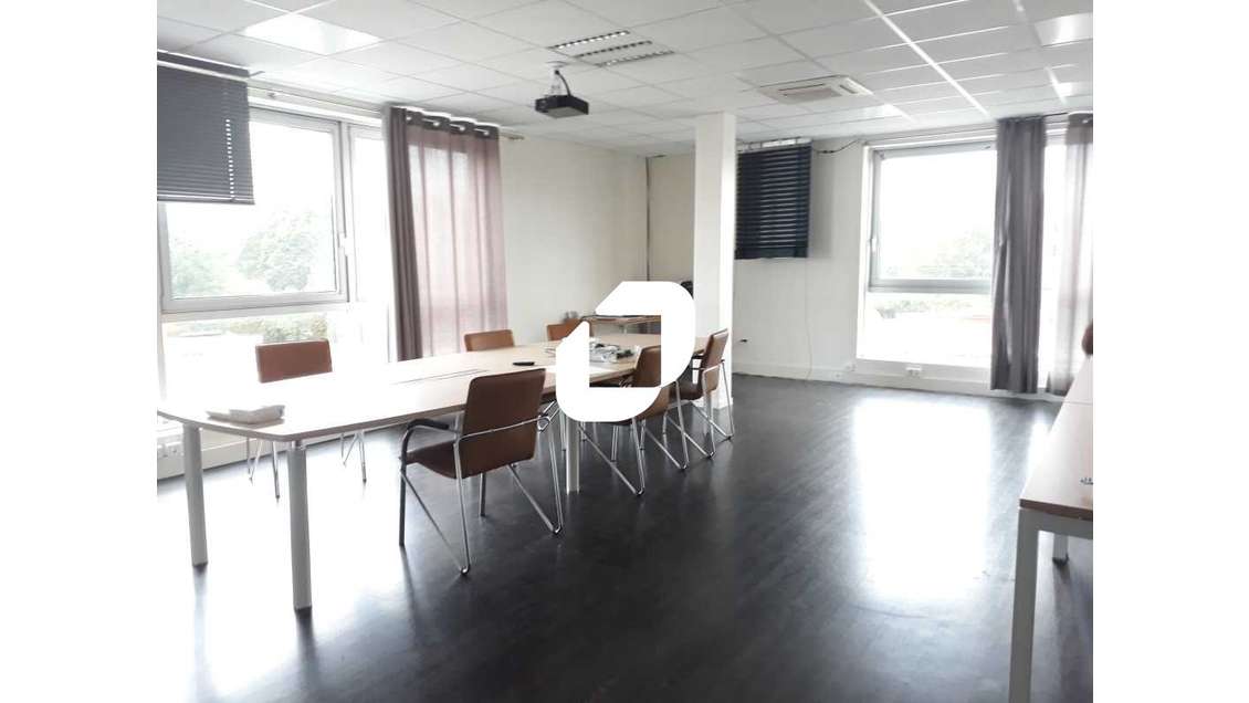 A louer Bureaux 391m² Les essarts le roi