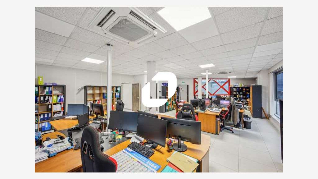 A louer Bureaux 143m² Les essarts le roi
