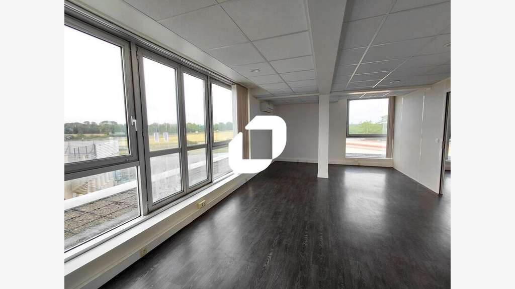 A louer Bureaux 391m² Les essarts le roi