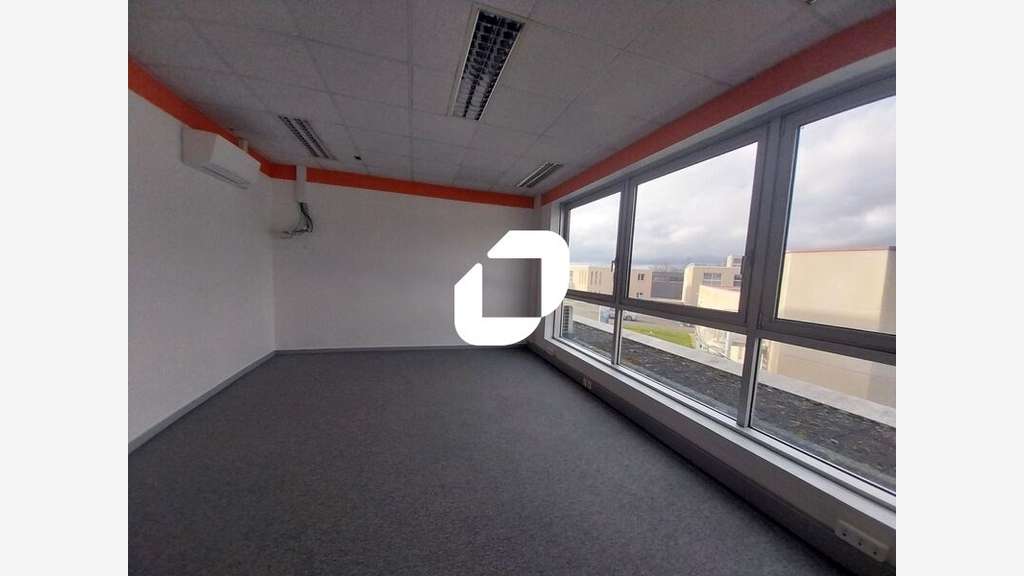 A louer Bureaux 230m² Les essarts le roi