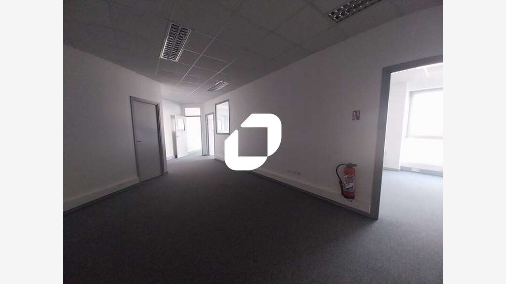 A louer Bureaux 230m² Les essarts le roi