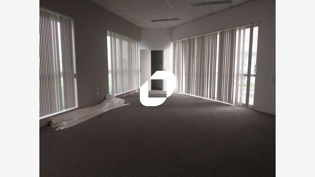 A louer Bureaux 66m² Les essarts le roi