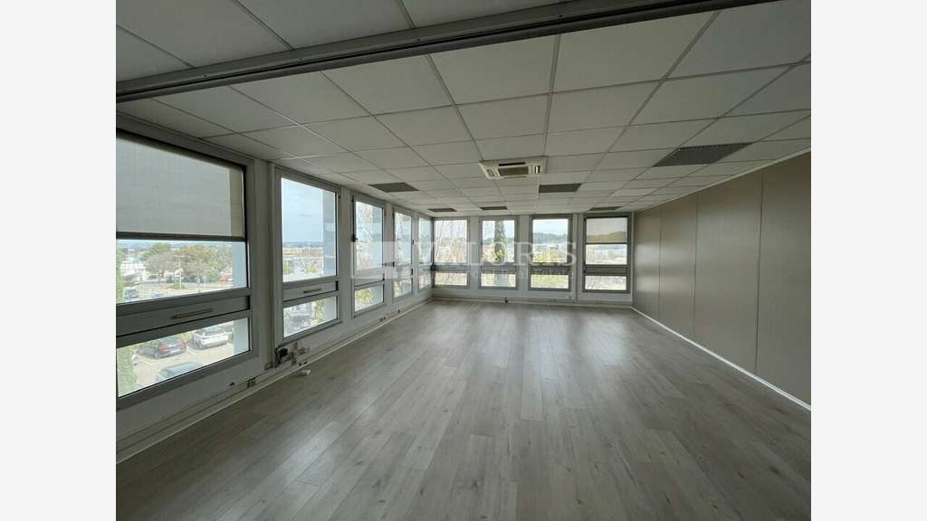 Bureaux 50 et 134 m²  à louer ZI des Milles