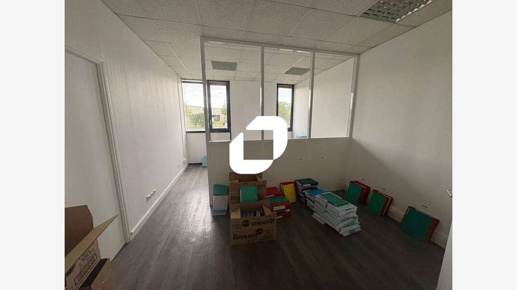 A louer Bureaux 200m² Les mureaux