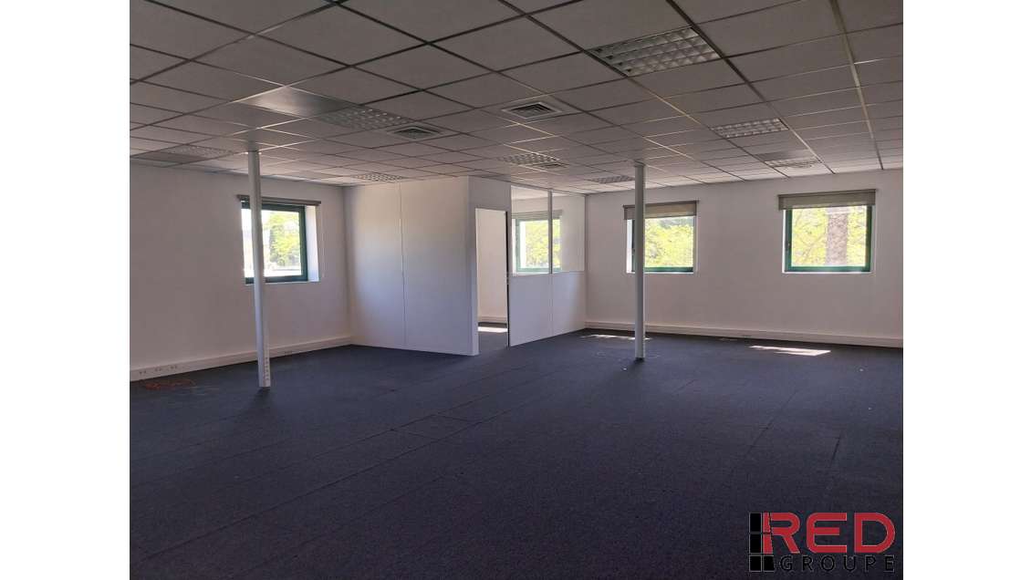 A louer bureaux 174m² R+1 ZI l'Agavon Les Pennes