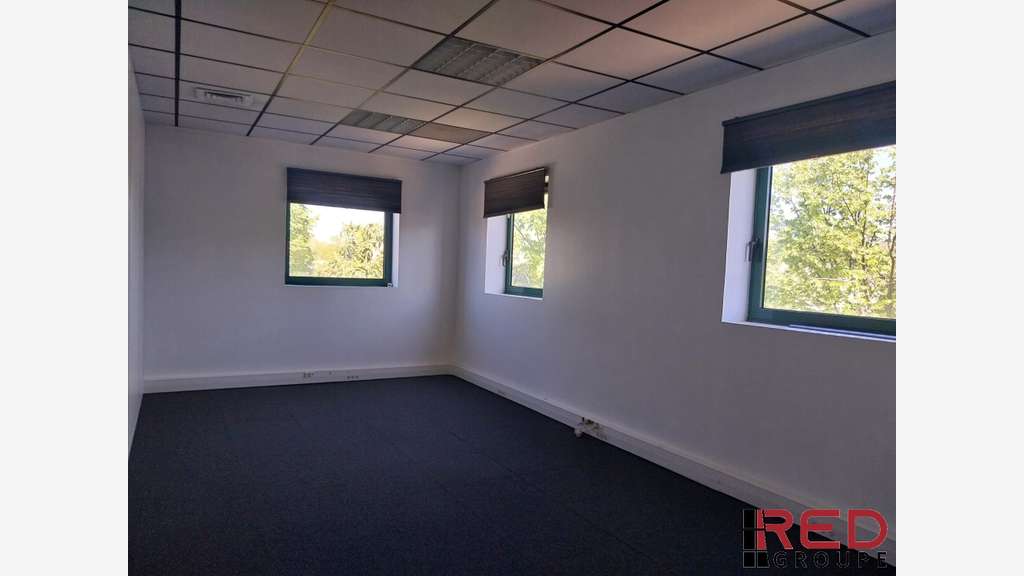 A louer bureaux 174m² R+1 ZI l'Agavon Les Pennes