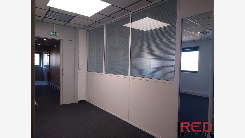 A louer bureaux 174m² R+1 ZI l'Agavon Les Pennes