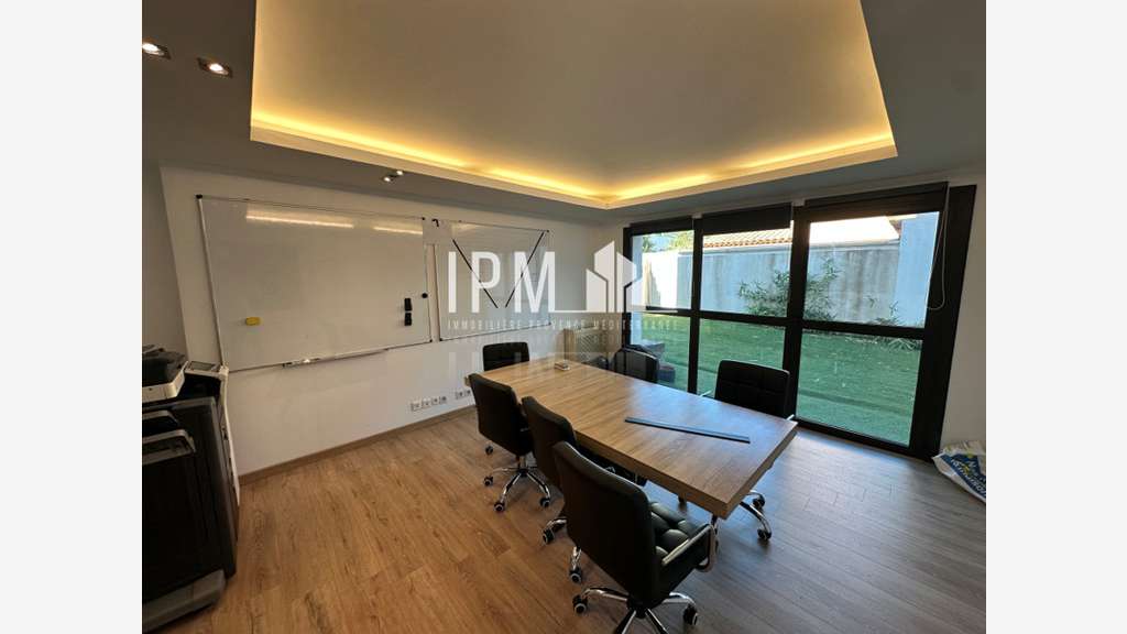 Bureaux de 130 m² - 13170 LES PENNES MIRABEAU