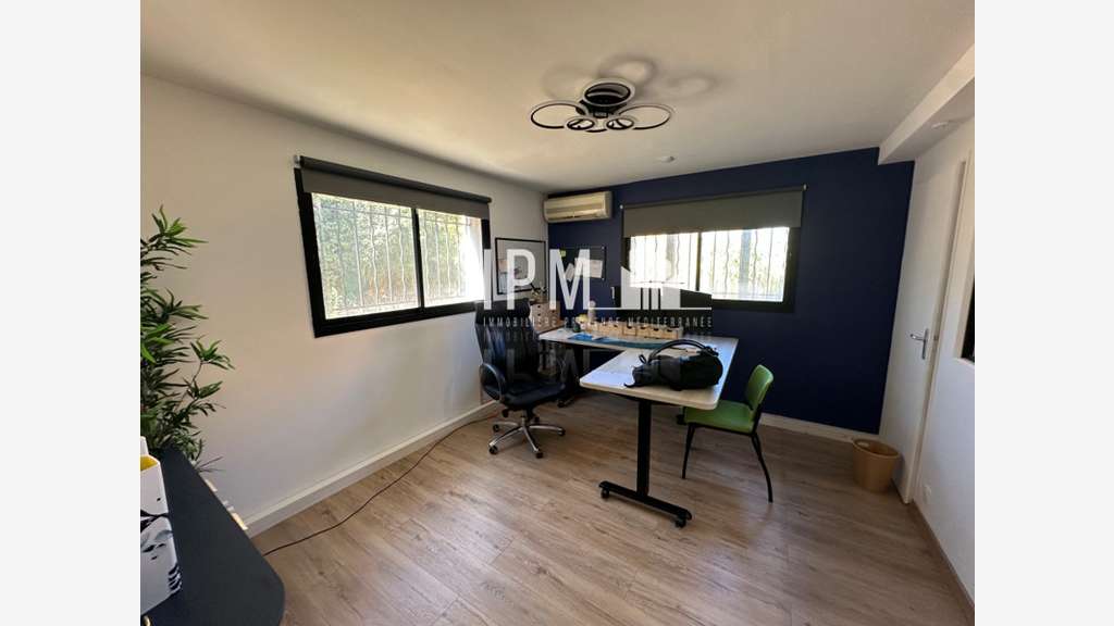 Bureaux de 130 m² - 13170 LES PENNES MIRABEAU
