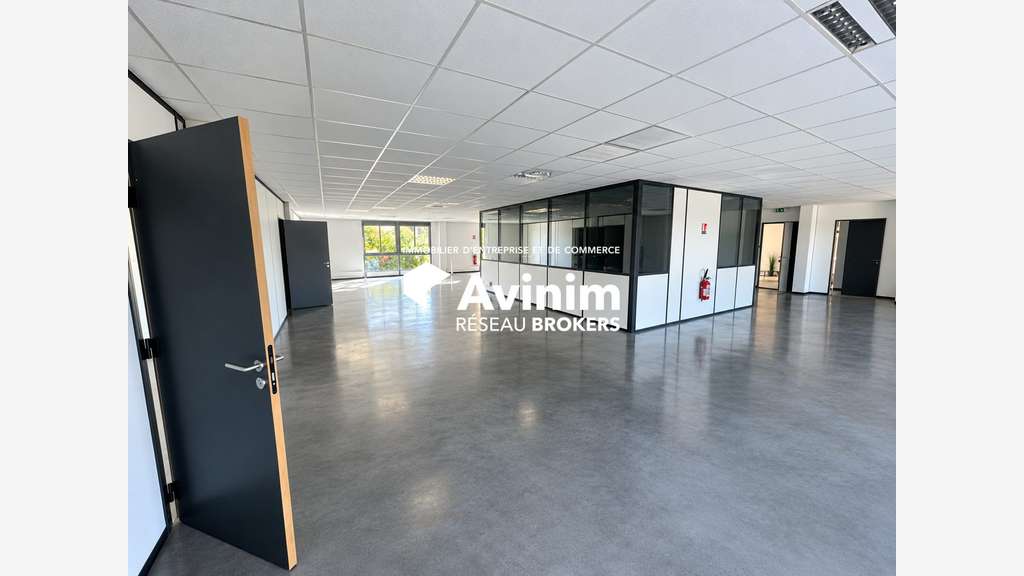 Bureaux 388m² à louer Pennes-Mirabeau Zone Agavon
