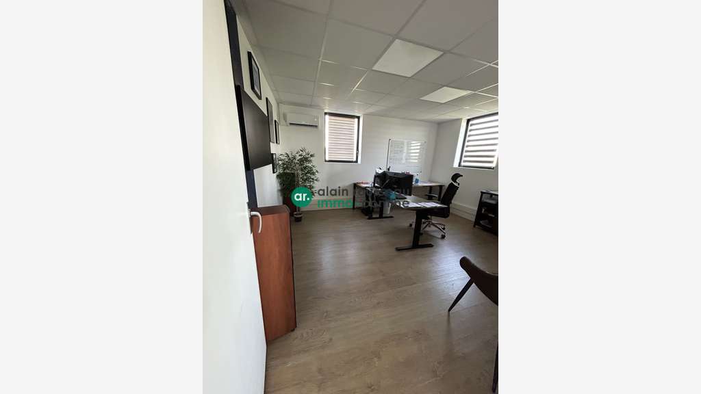 A louer bureaux avec stockage aux Ponts-de-Cé