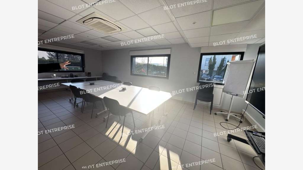 A louer bureaux 210m² ERP PMR aux Sorinières