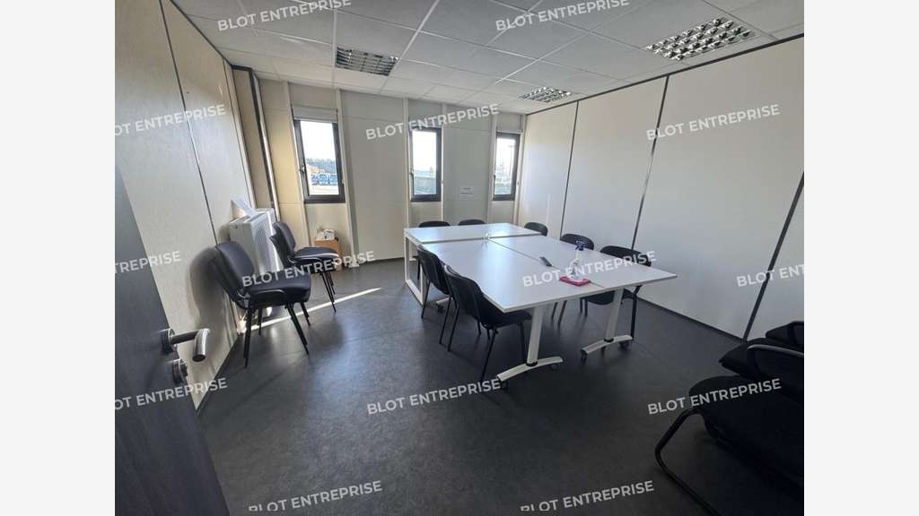 AV bureaux 520m² Les Sorinières empl stratégique