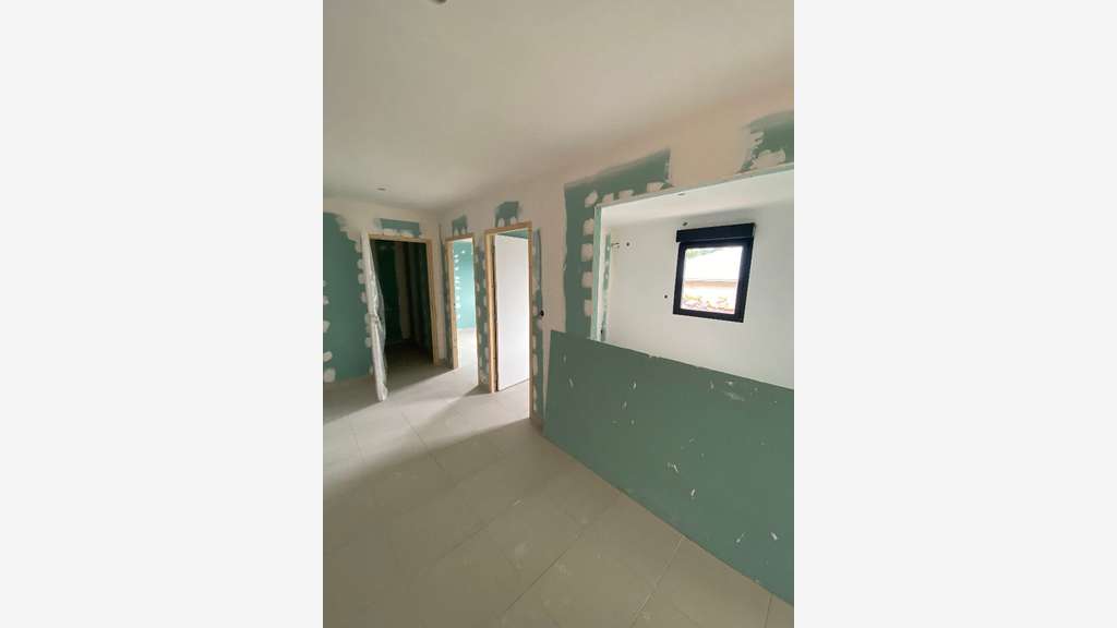 Local professionnel 52m² neuf aux Trois-Îlets