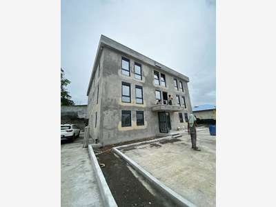 Local professionnel 52m² neuf aux Trois-Îlets