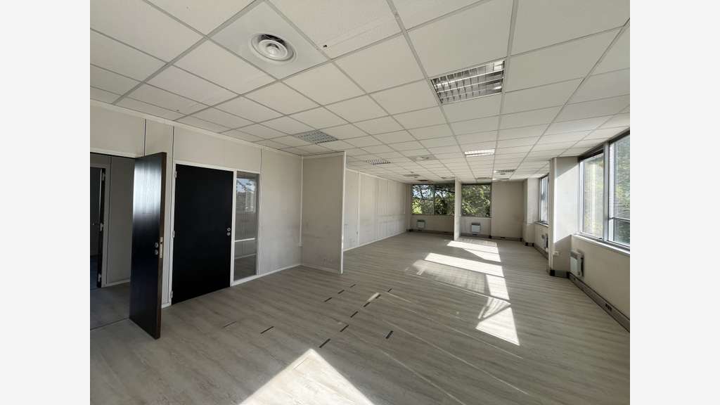 Bureaux 1056m² R+1 à louer Les Ulis Courtaboeuf