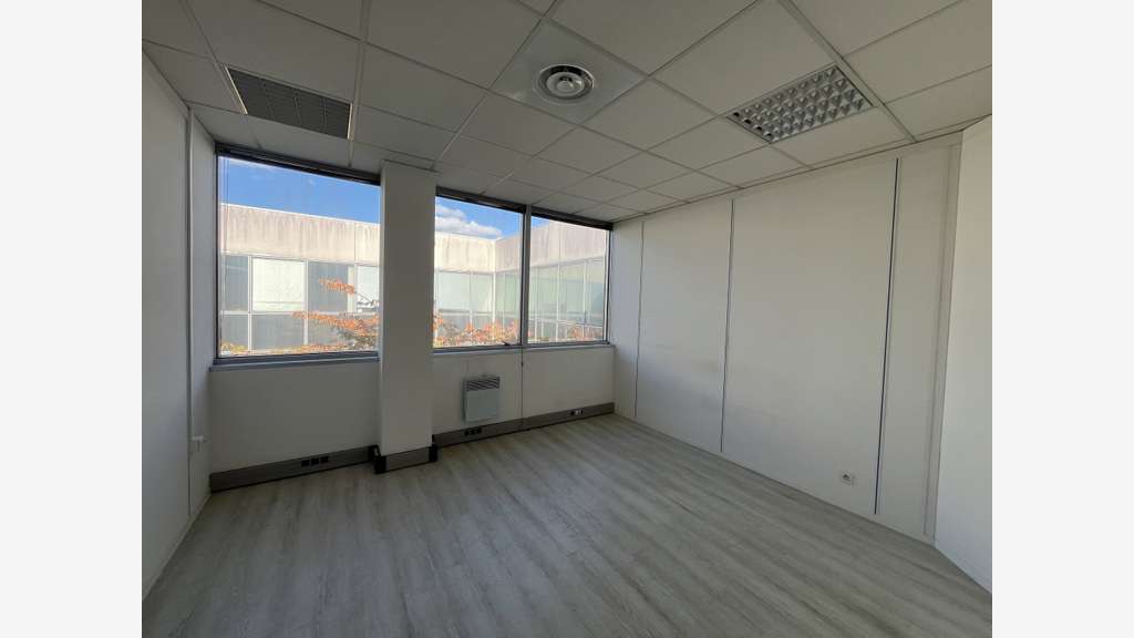 Bureaux 1056m² R+1 à louer Les Ulis Courtaboeuf