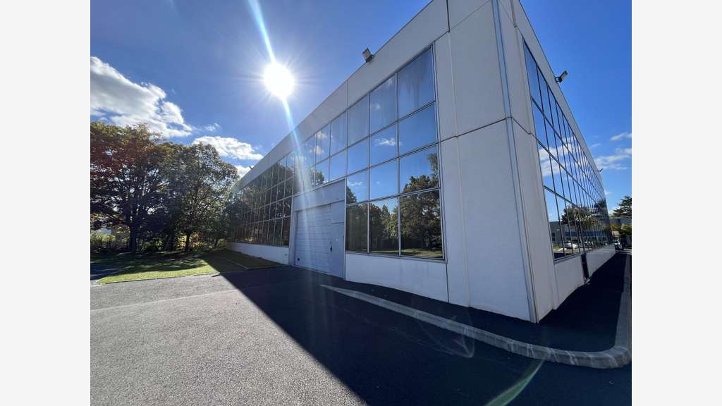 Bureaux 1056m² R+1 à louer Les Ulis Courtaboeuf