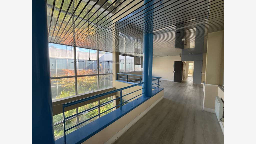 Bureaux 1056m² R+1 à louer Les Ulis Courtaboeuf