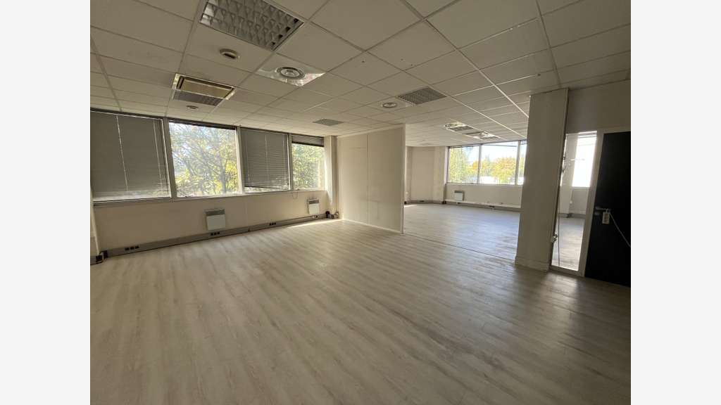 Bureaux 1056m² R+1 à louer Les Ulis Courtaboeuf