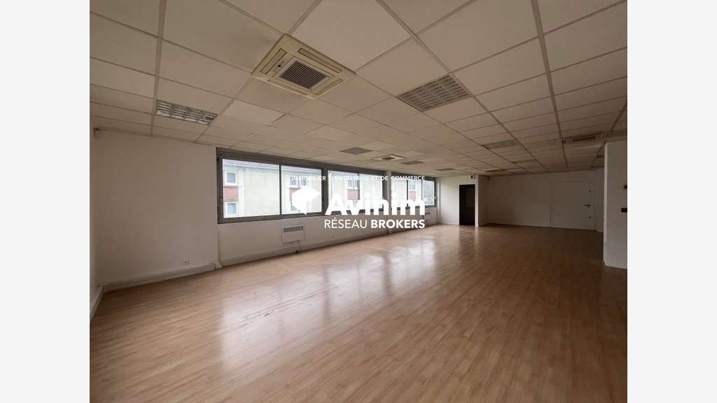 A louer bureau 40m² R+2 Les Ulis ZA Courtaboeuf