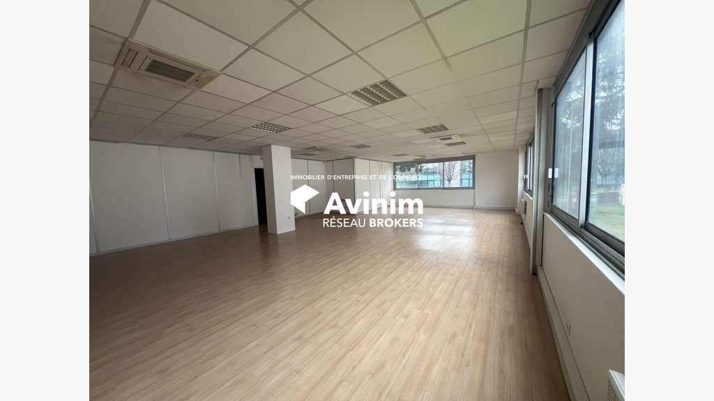 A louer bureau 40m² R+2 Les Ulis ZA Courtaboeuf