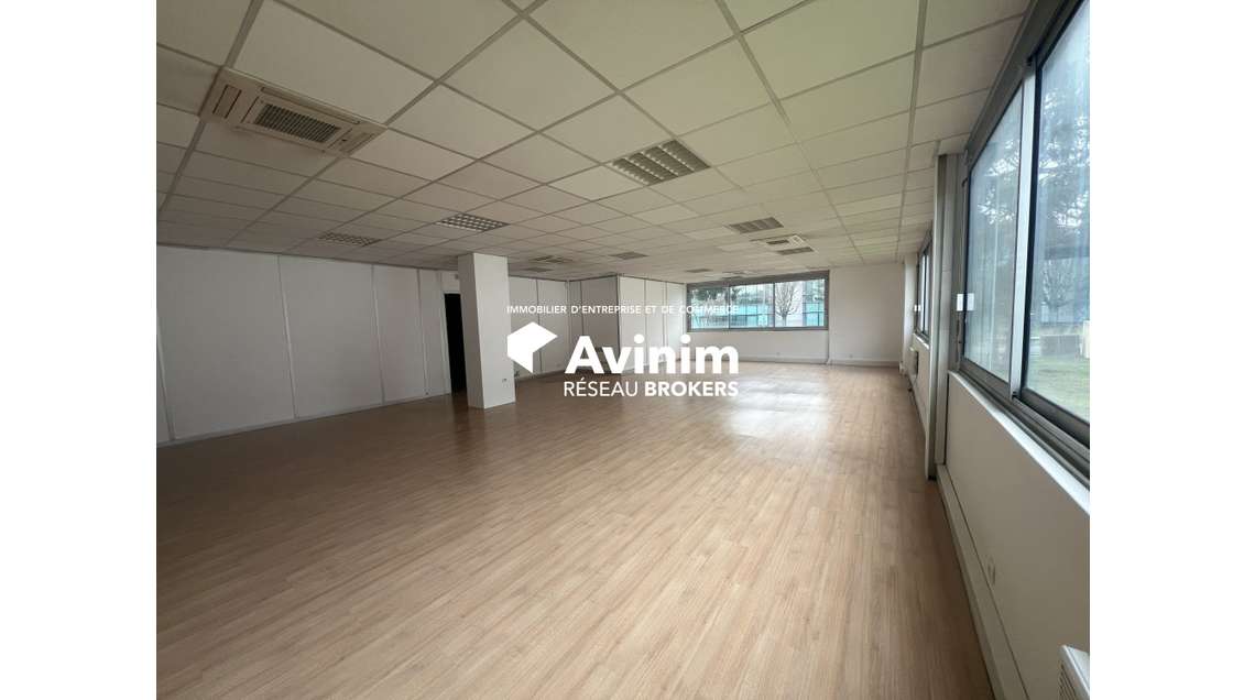 A louer bureau 40m² R+2 Les Ulis ZA Courtaboeuf